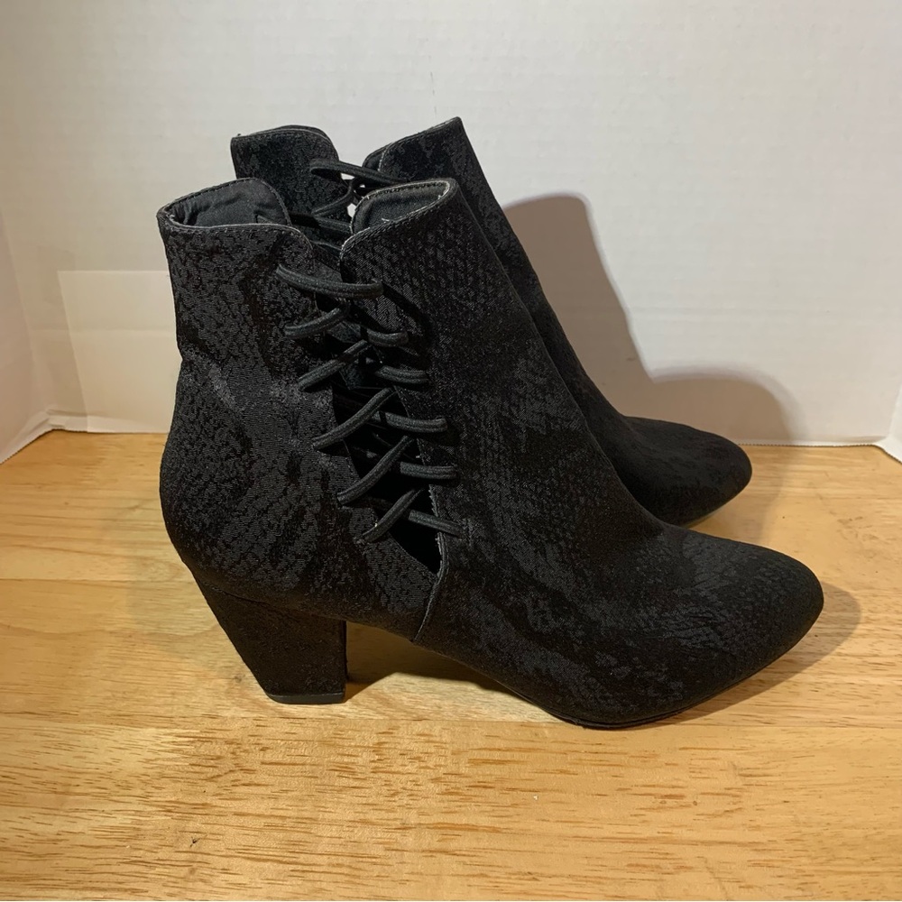 New York‎ transit faux suede ankle bootie lace up both sides.2 1/2 block heel 10